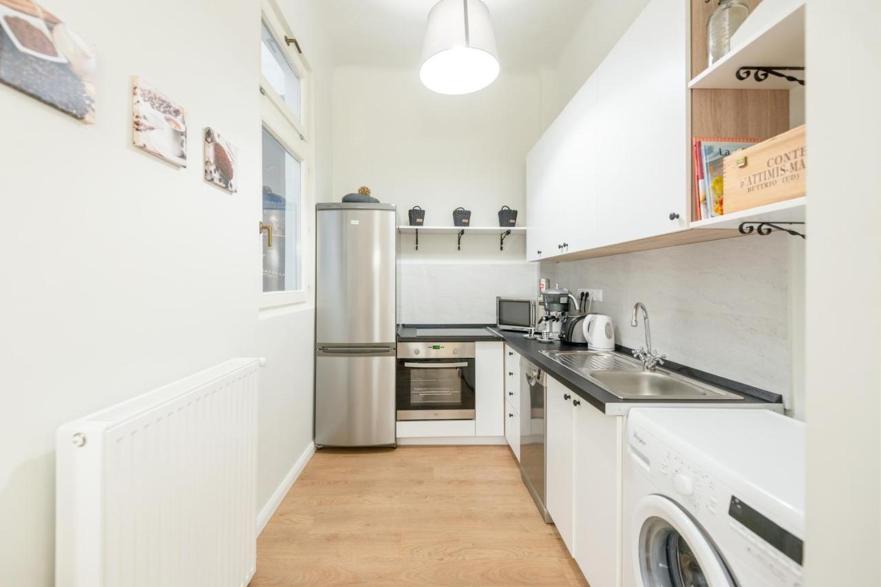 Downtown Heart 3 Bdr, 2 Bath, A/C Apartment Budapest Exterior photo
