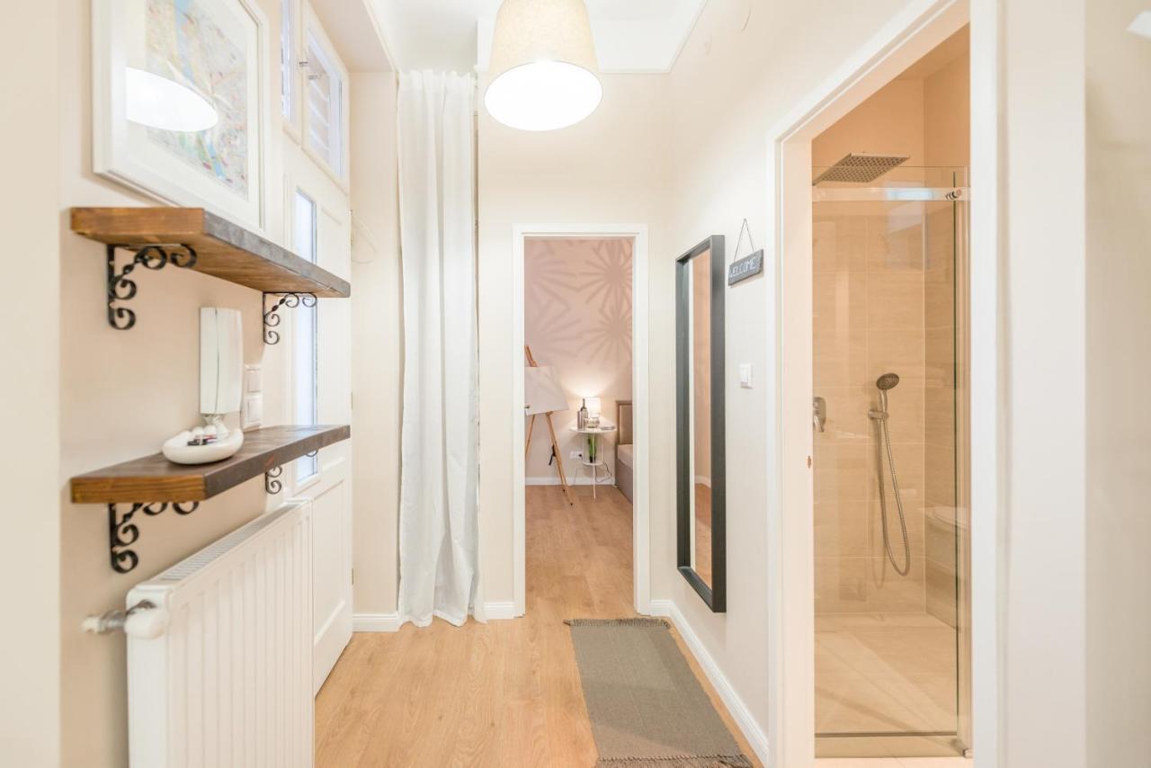 Downtown Heart 3 Bdr, 2 Bath, A/C Apartment Budapest Exterior photo